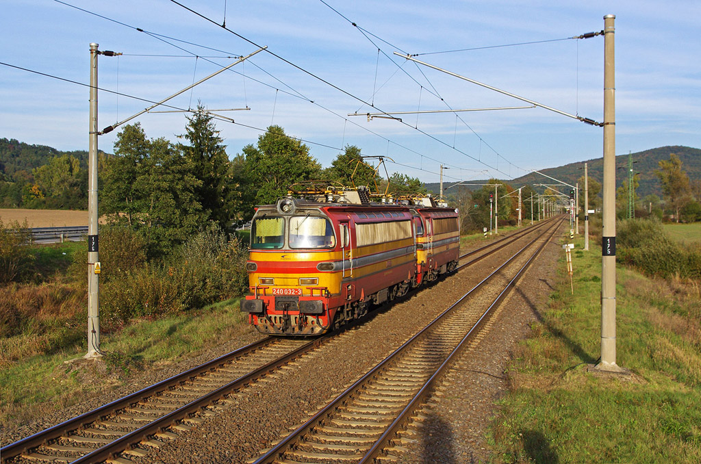 240 032-3 + 240 004-2